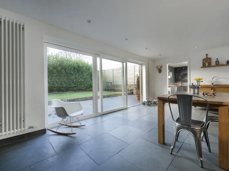 Sliding Windows — Gallery Kilburn